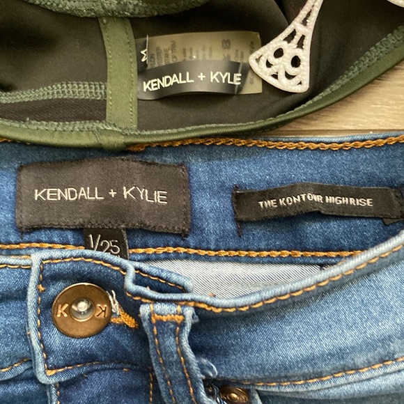 ****Bundle Kendall + Kylie The Kontour high rise jeans |** sports bra Medium - Picture 4 of 4